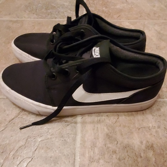 Nike Other - EUC Black and white Nike sneakers